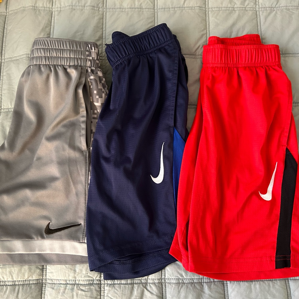 Set of 3 Nike shorts size small
